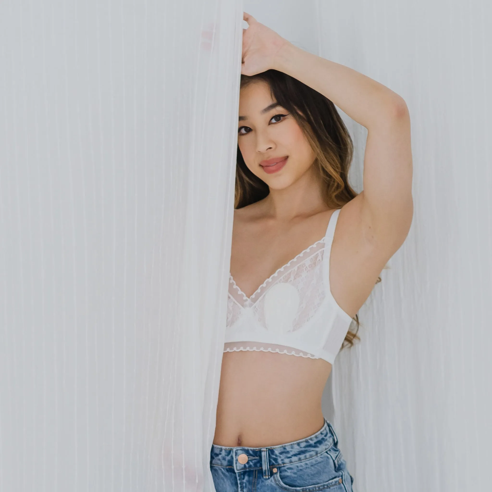 Feathery-Light Lace Mesh! Unlined Bra in Icing