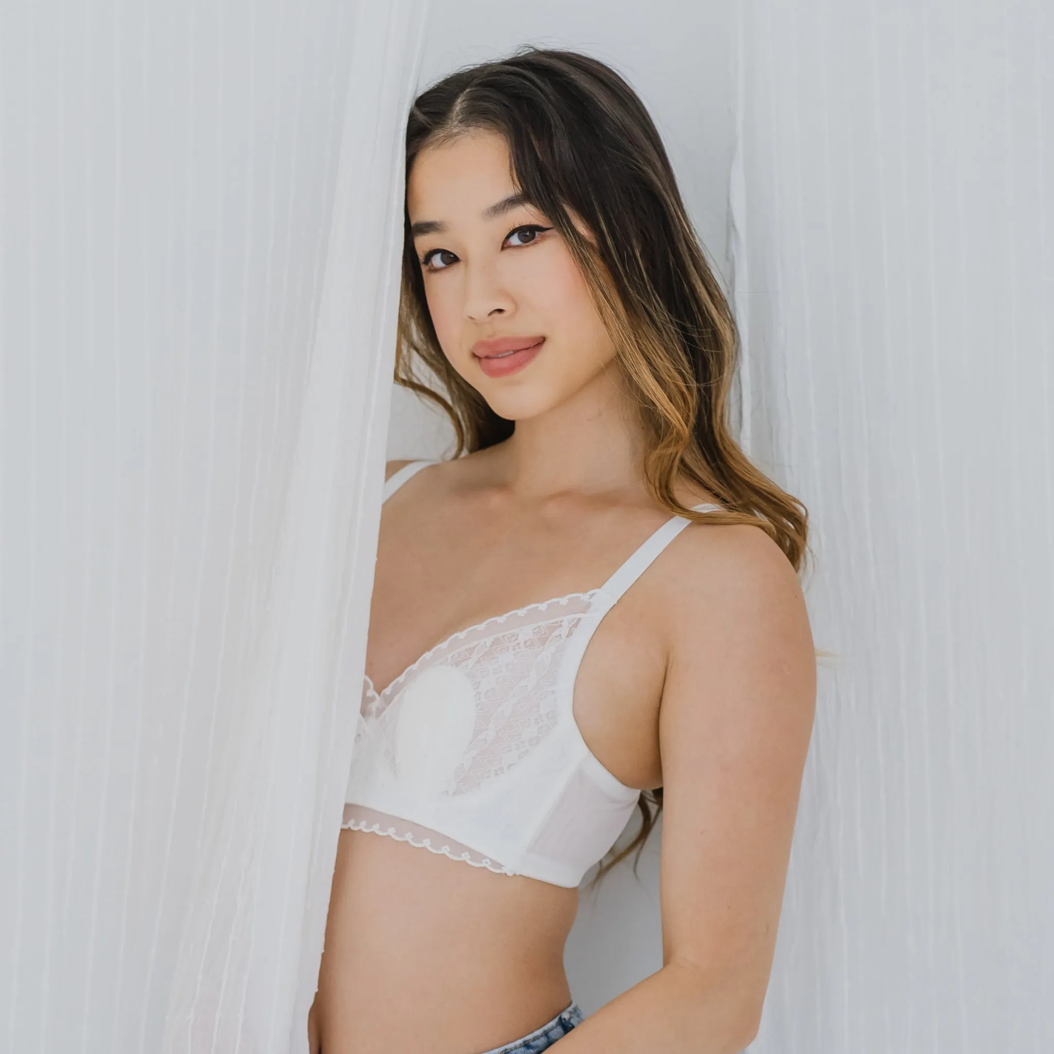 Feathery-Light Lace Mesh! Unlined Bra in Icing