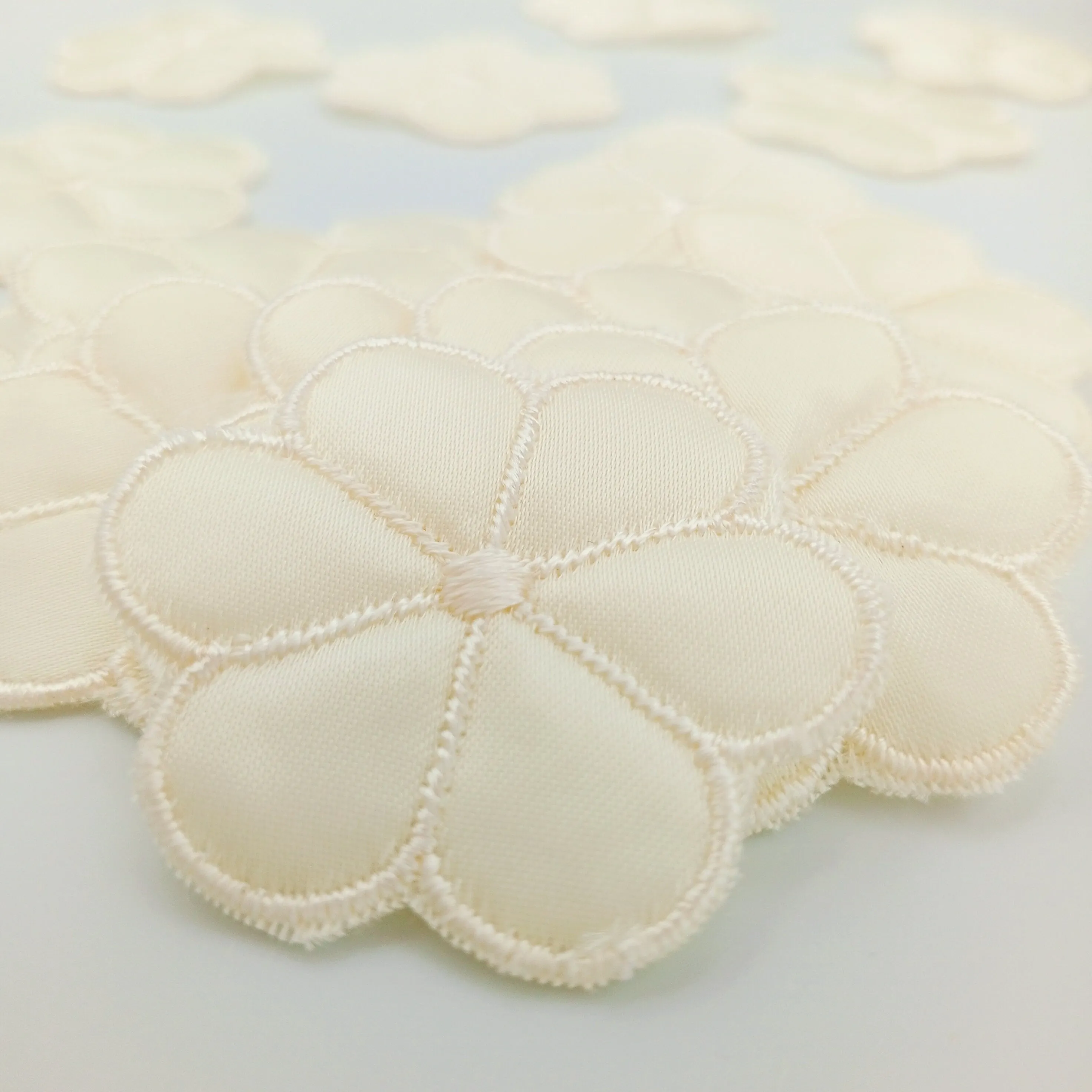 FLORAL VINTAGE appliques cream flower padded Patches #285