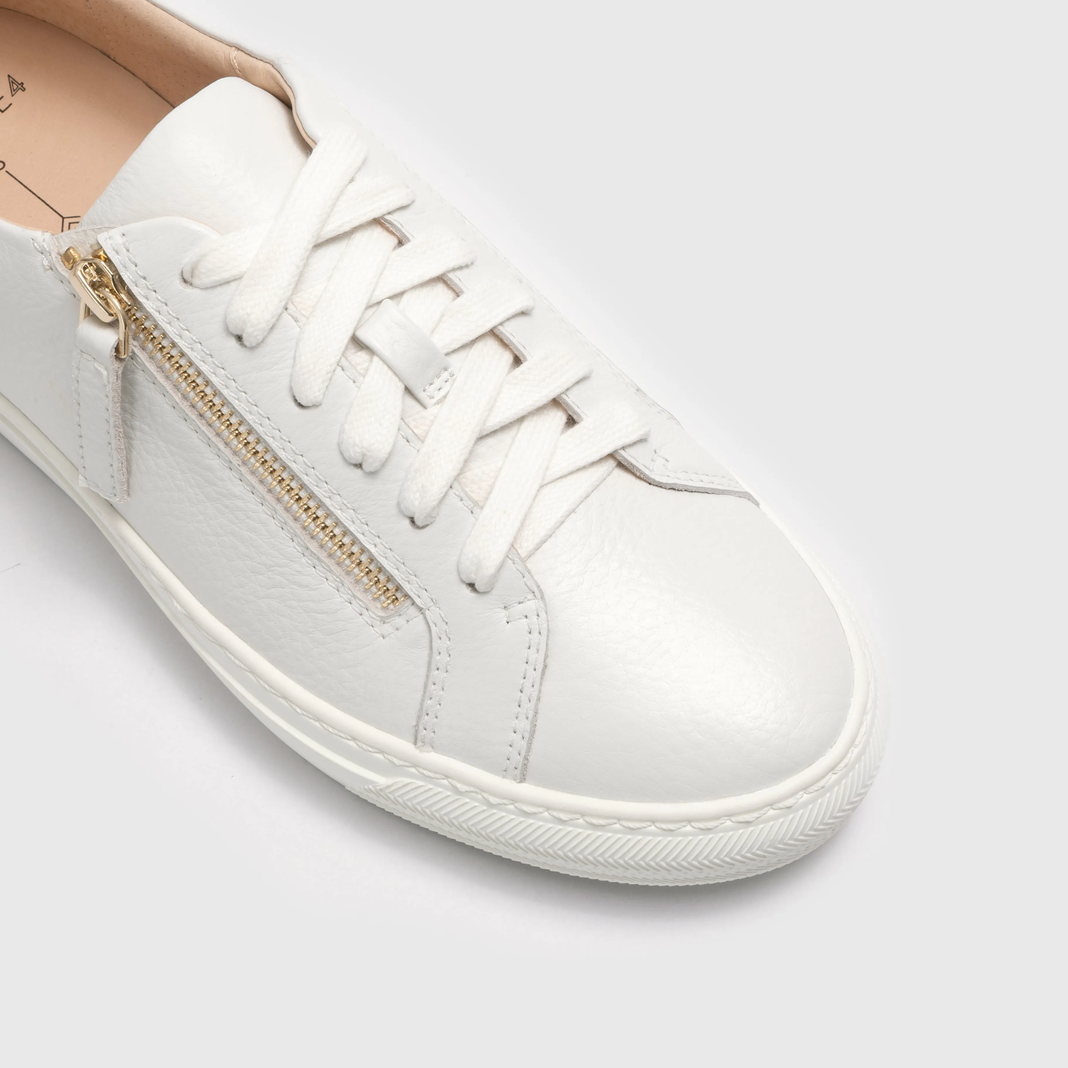 Frankie4 Billie Sneaker - White Tumbled