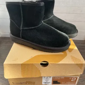 Girls Koolaburra by Ugg koola Black Mini Boots. Size 2. New