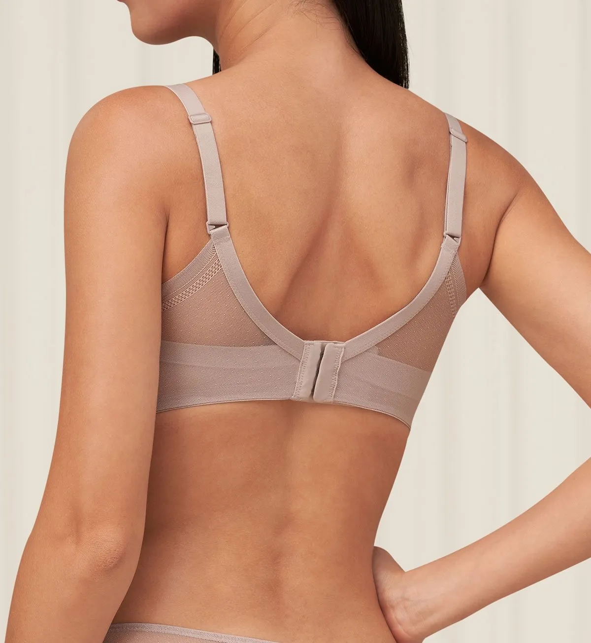 INVISIBLE INSIDE-OUT DELICATE WIRED PADDED BRA