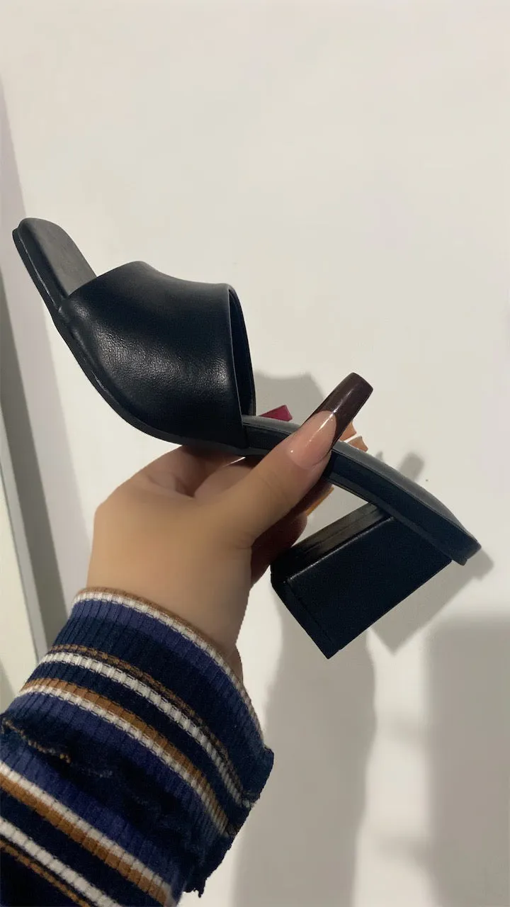 Jackie Mid Heel- Black