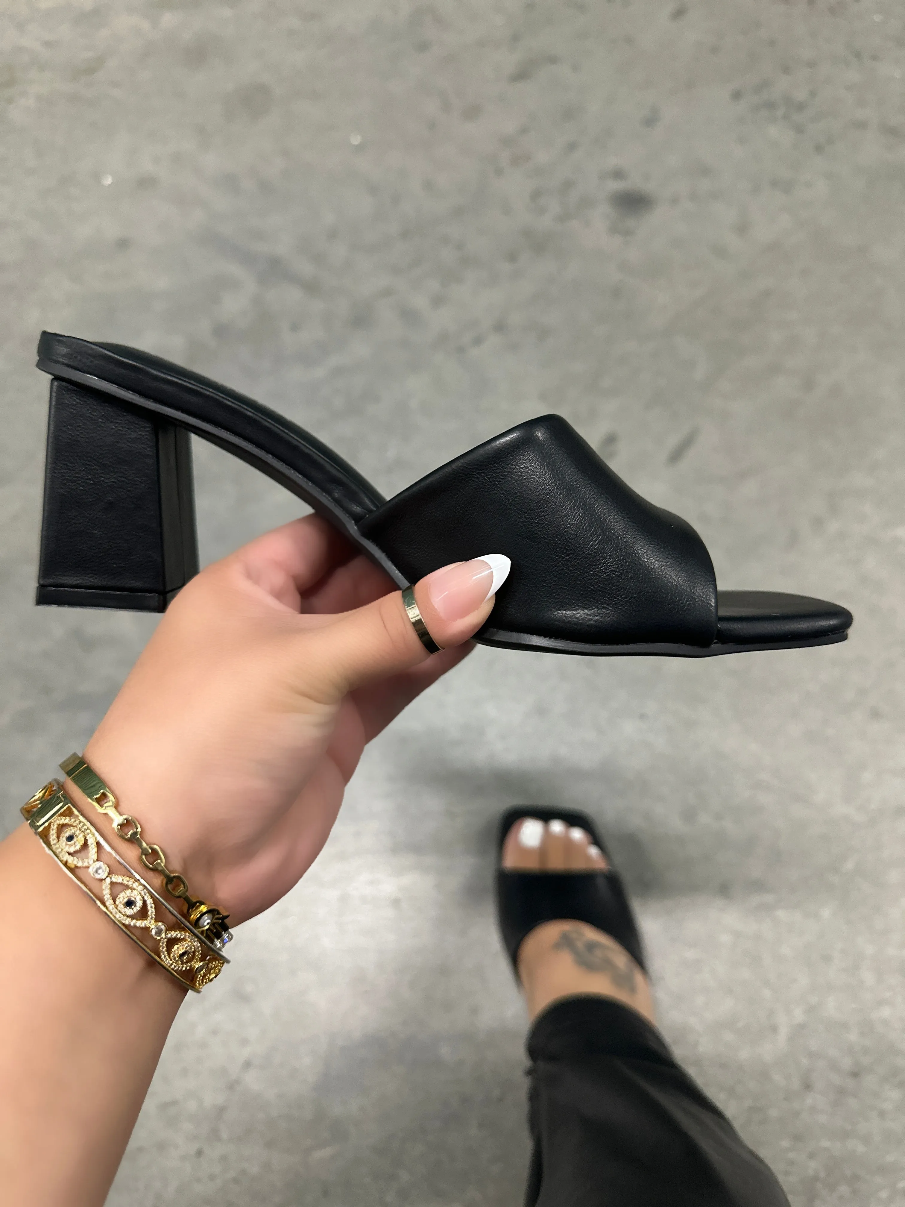 Jackie Mid Heel- Black