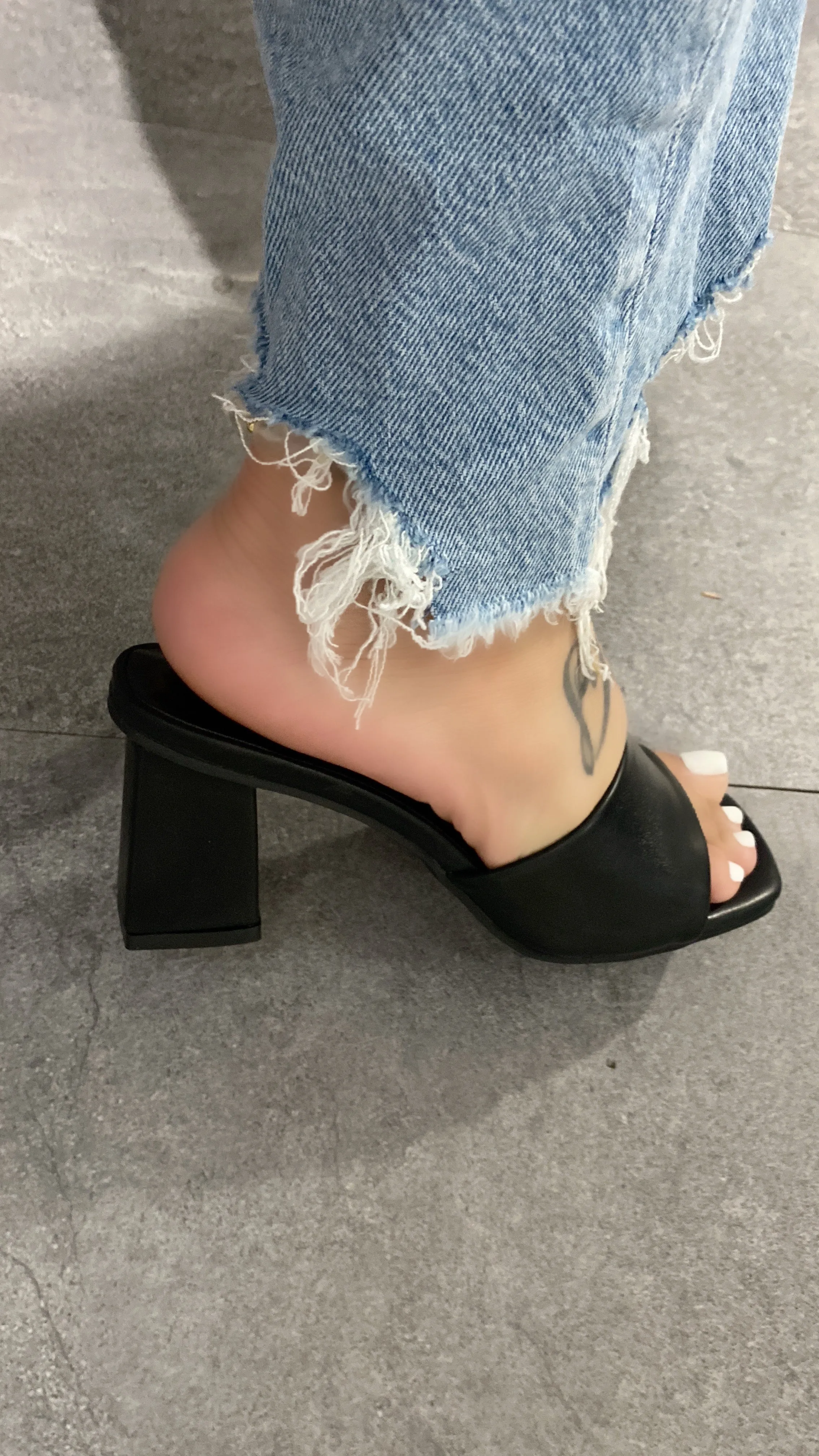 Jackie Mid Heel- Black