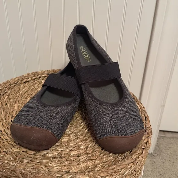 Keen Canvas Mary Jane Flats - 10 - Excellent Condition