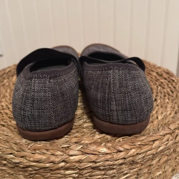 Keen Canvas Mary Jane Flats - 10 - Excellent Condition
