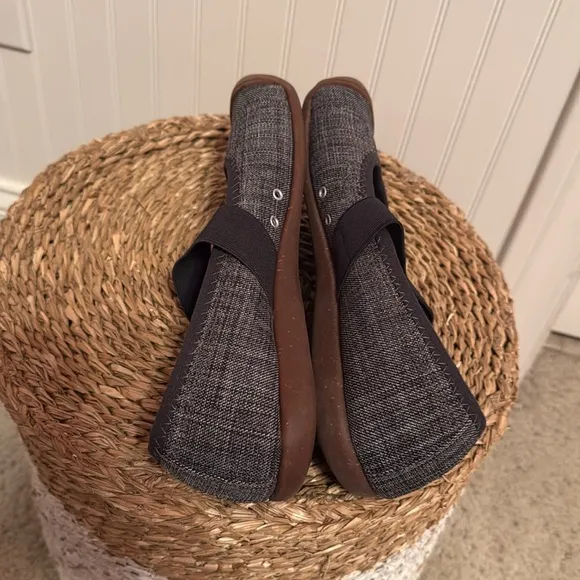 Keen Canvas Mary Jane Flats - 10 - Excellent Condition
