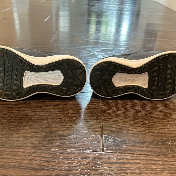 Kids APL barely worn techloom bliss black/white size 10