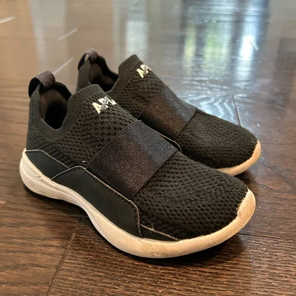 Kids APL barely worn techloom bliss black/white size 10