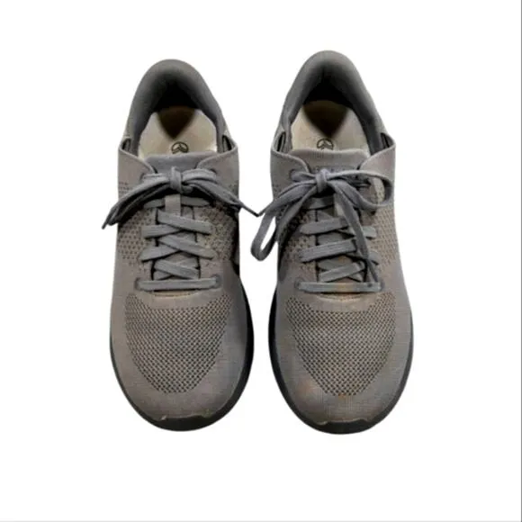Kizik Lima Sneakers GUC $109 Size M9/W10.5.  S2804