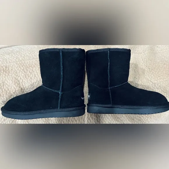 Kookaburra Black Suede Boots. Girls Sz. (1) New in box