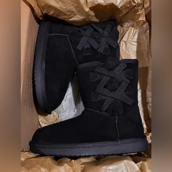 Kookaburra Black Suede Boots. Girls Sz. (1) New in box