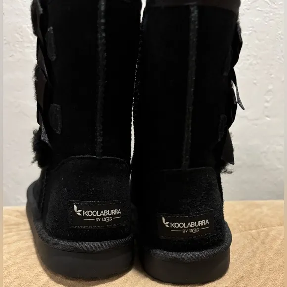 Kookaburra Black Suede Boots. Girls Sz. (1) New in box