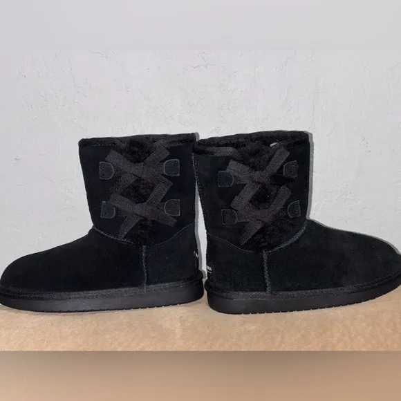 Kookaburra Black Suede Boots. Girls Sz. (1) New in box
