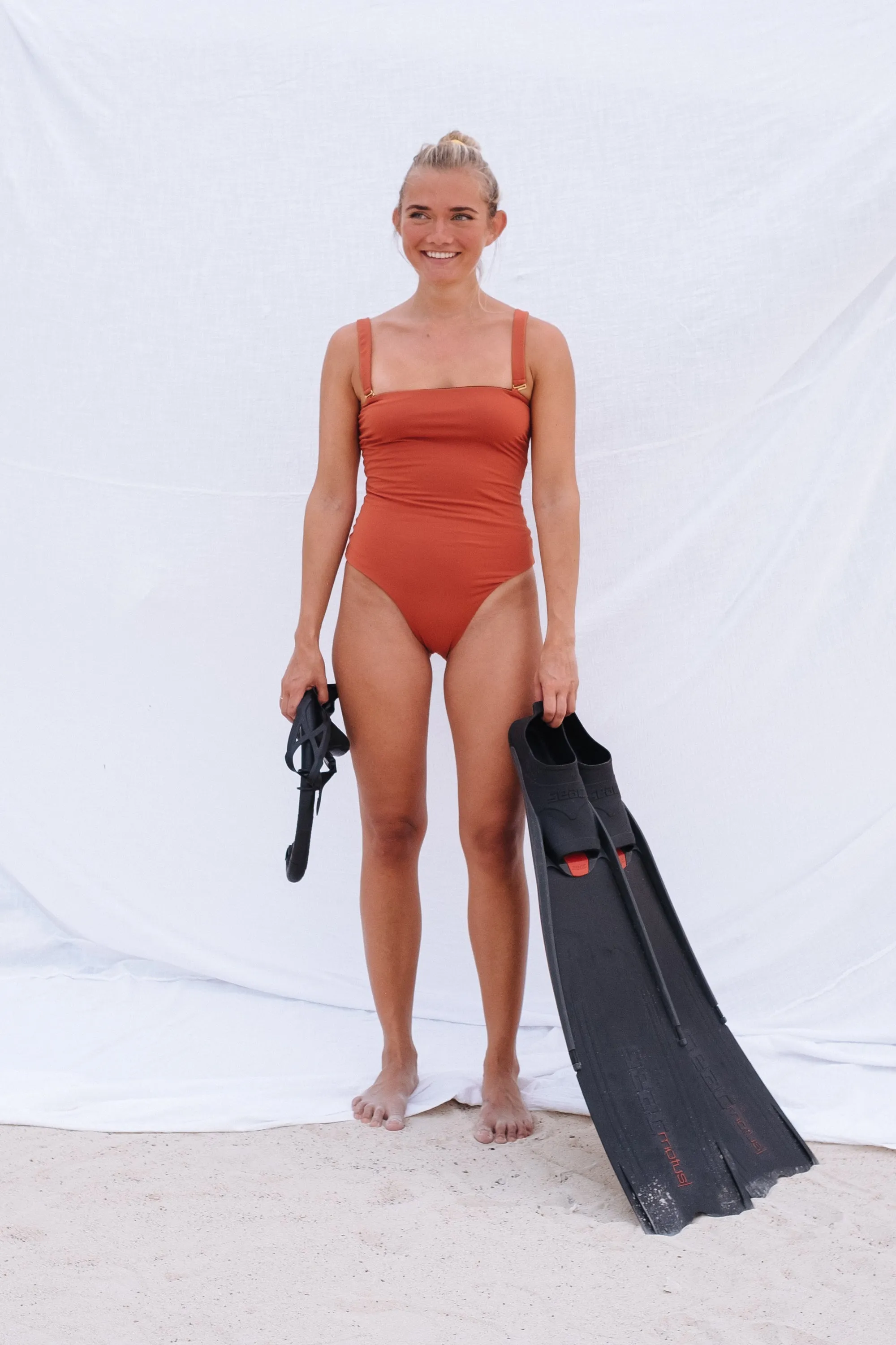 LARA MODERN ONE PIECE WITH REMOVABLE STRAPS RIAD RUST