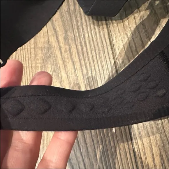 Lululemon Air‎ Support Bra in Black Size 38D