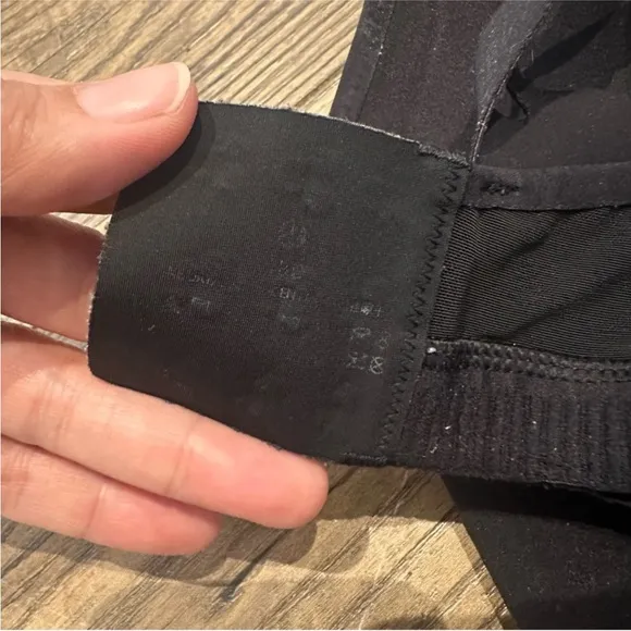 Lululemon Air‎ Support Bra in Black Size 38D