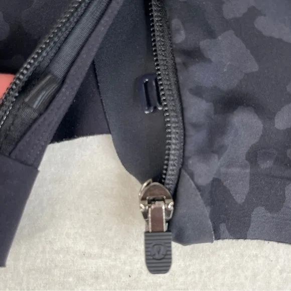 Lululemon Enlite Bra *Zip Front Formation Camo Deep Coal Multi Size 36E