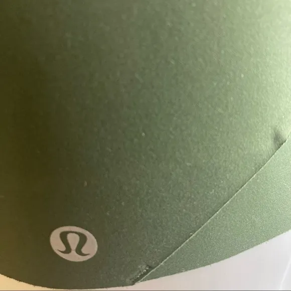 Lululemon Enlite Sports Bra Green color Size 34D