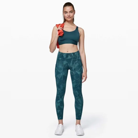 LULULEMON Fine Form Bra in Bermuda Teal Size 34DD Yoga Running Sport Seamless