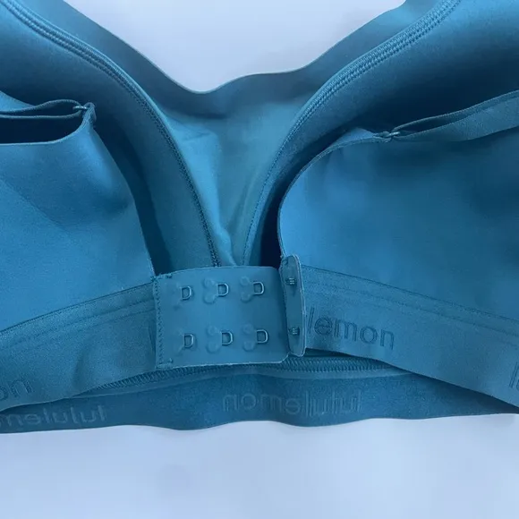 LULULEMON Fine Form Bra in Bermuda Teal Size 34DD Yoga Running Sport Seamless