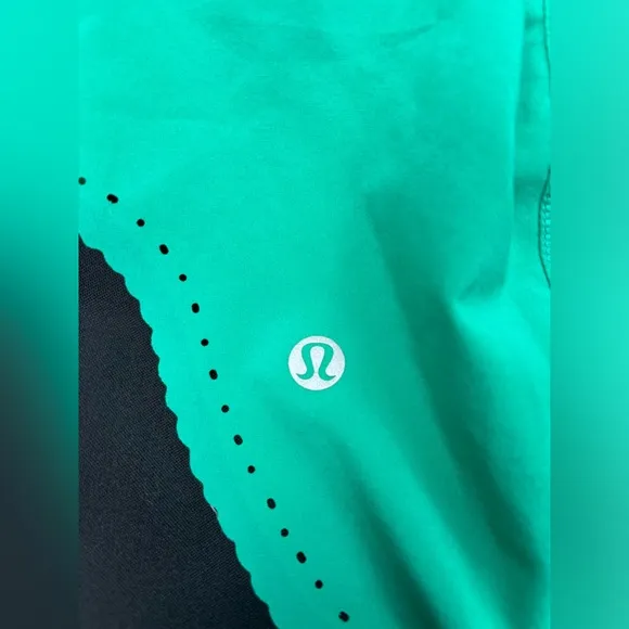 Lululemon |‎ Smooth Stride High-Rise Short 3.5&quot; | Viridian Green/Black | Size 8
