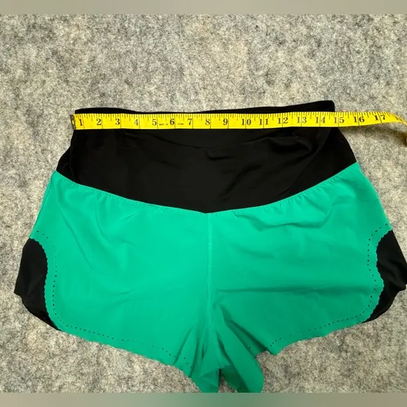 Lululemon |‎ Smooth Stride High-Rise Short 3.5&quot; | Viridian Green/Black | Size 8