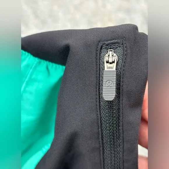 Lululemon |‎ Smooth Stride High-Rise Short 3.5&quot; | Viridian Green/Black | Size 8