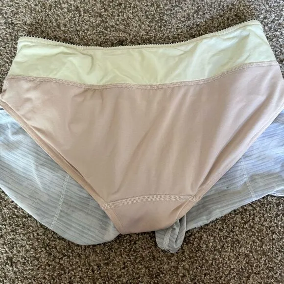 Lululemon Speed Shorts Women’s Size 6 Blurry Belle Blue Purple Black Striped Run
