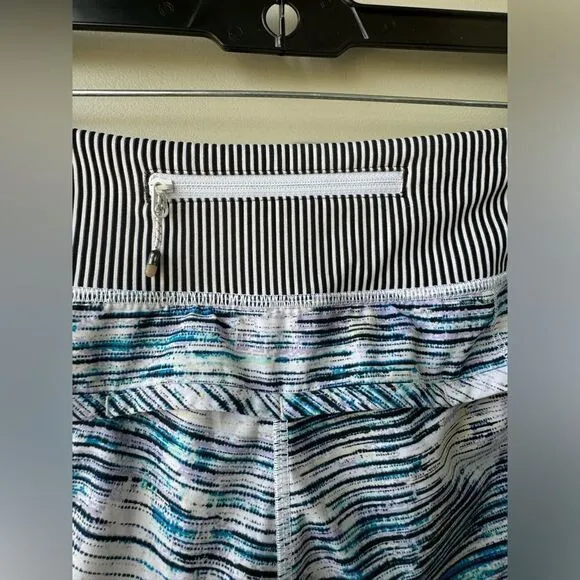 Lululemon Speed Shorts Women’s Size 6 Blurry Belle Blue Purple Black Striped Run