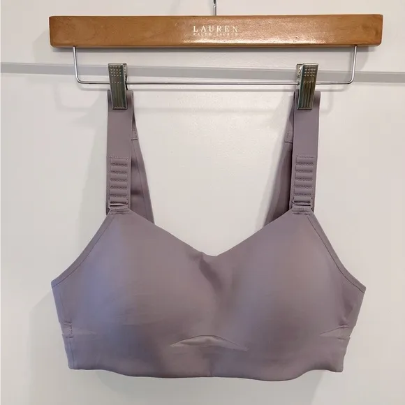 Lululemon Swift Speed High Support Size 34C Bra in Lunar Rock 💟