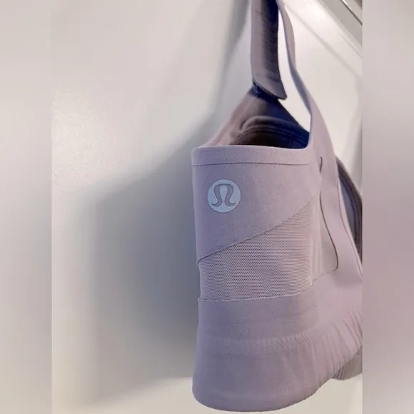 Lululemon Swift Speed High Support Size 34C Bra in Lunar Rock 💟