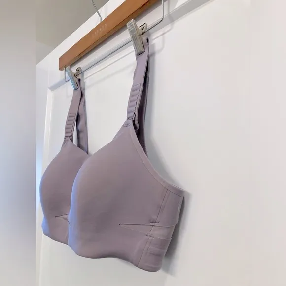 Lululemon Swift Speed High Support Size 34C Bra in Lunar Rock 💟