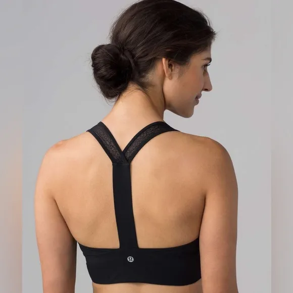Lululemon Twist &amp; Train Bra in Black Size 4