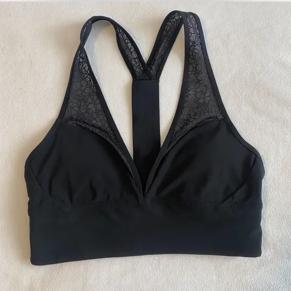 Lululemon Twist &amp; Train Bra in Black Size 4