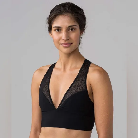 Lululemon Twist &amp; Train Bra in Black Size 4