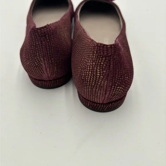 M344 New Women’s Rockport burgundy flats. Jeweled buckle.  Size 10. Very comfy.