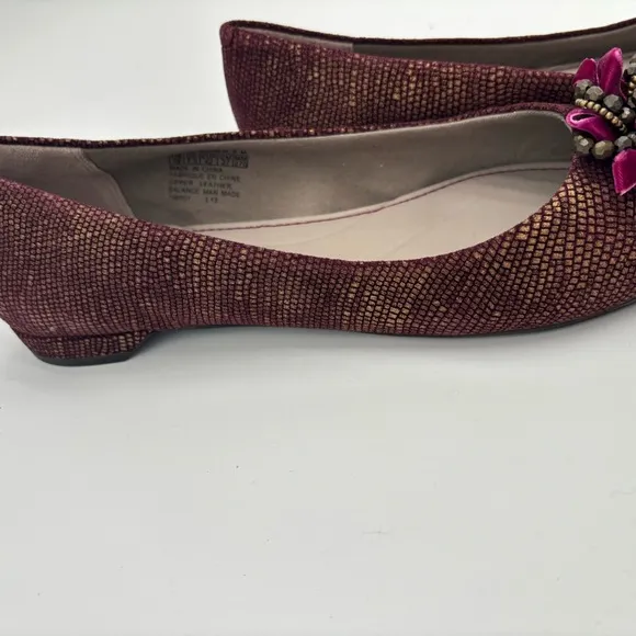 M344 New Women’s Rockport burgundy flats. Jeweled buckle.  Size 10. Very comfy.