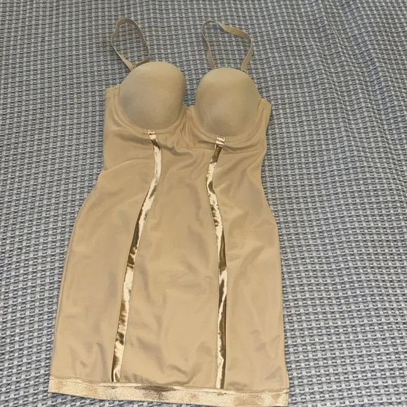 Maidenform Ultra-Firm Control Convertible Shapewear Slip with Underwire Support
