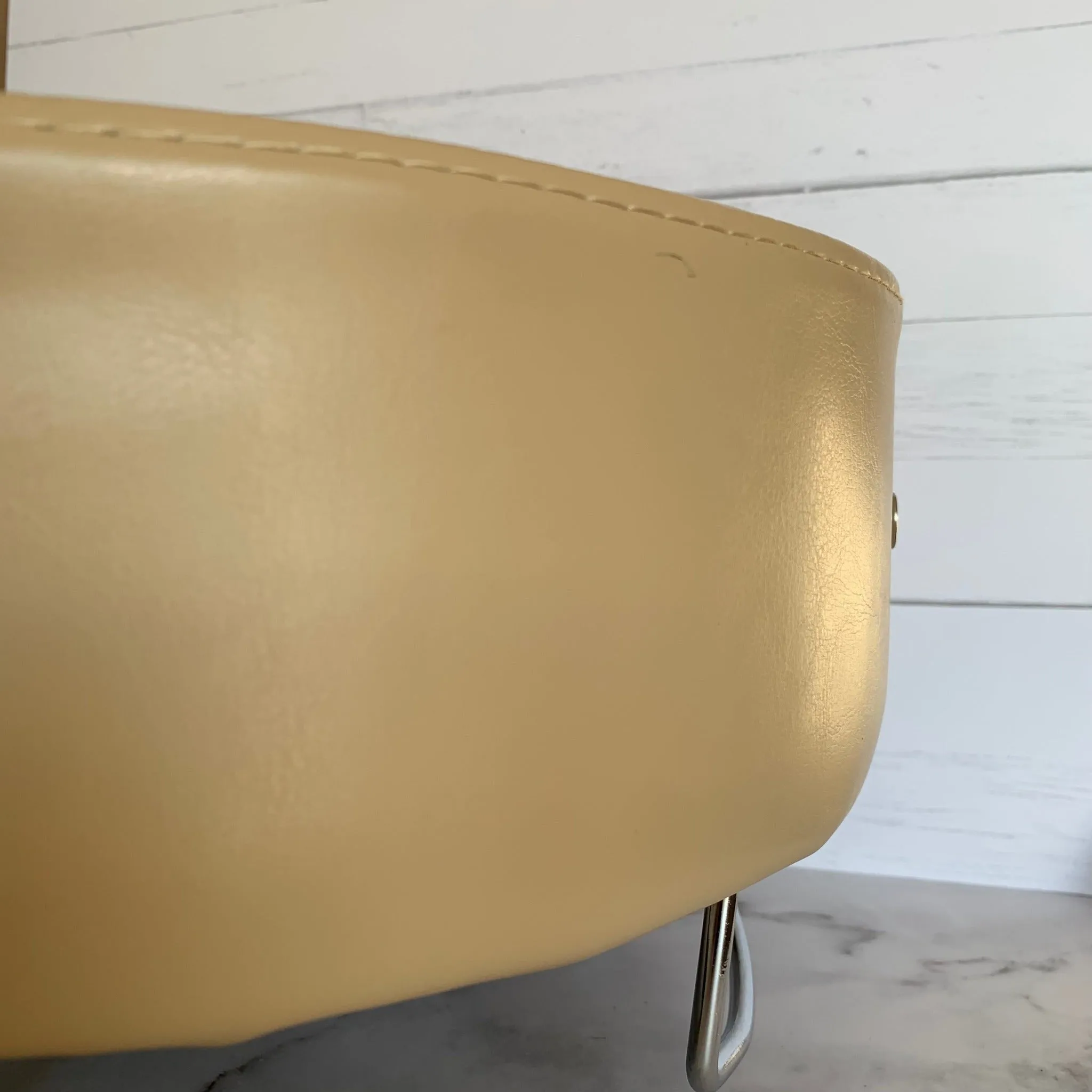 Master Massage The Glider™ - Pneumatic Rolling Stool