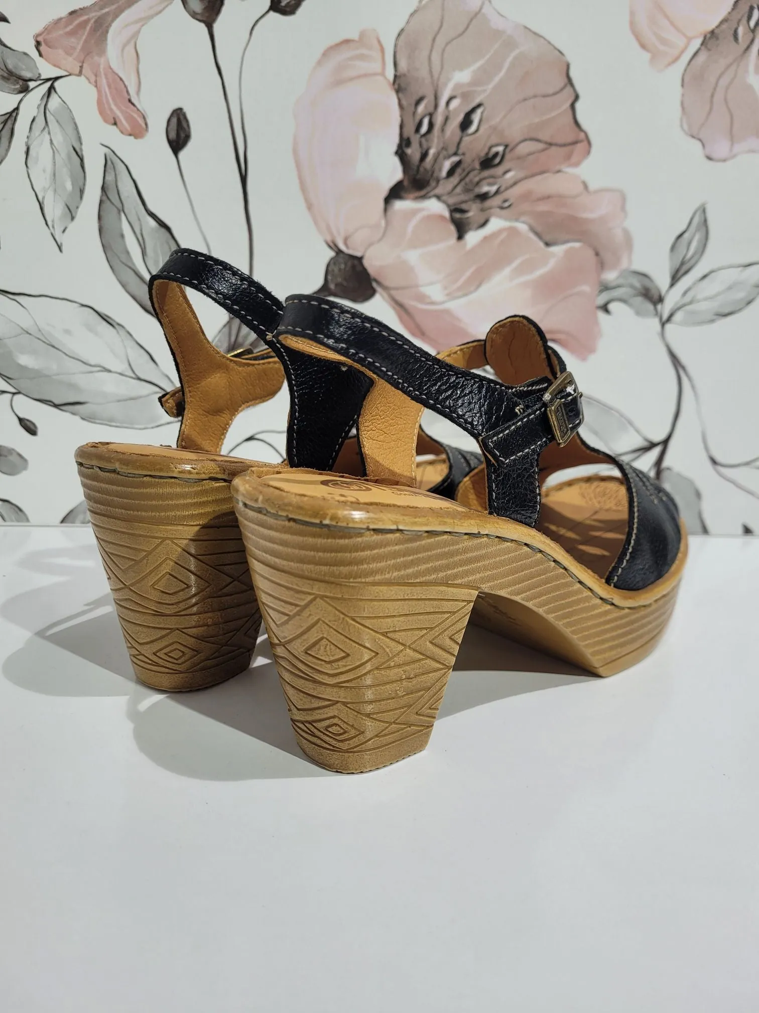 Mekleza Black Kayak by Tsonga