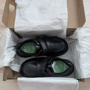 🆕NEW IN BOX Clarks WIDE Width Goal Style Black Leather Kids School Shoes