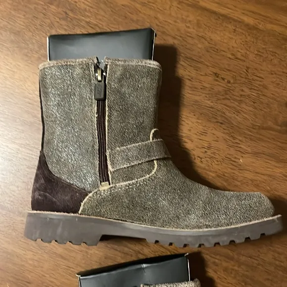 New Ugg Shoes NWT Ugg Little Kid Harwell Bomber Boots - Size 1 | Color: Brown