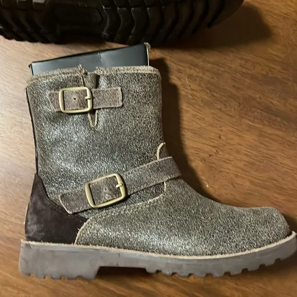 New Ugg Shoes NWT Ugg Little Kid Harwell Bomber Boots - Size 1 | Color: Brown