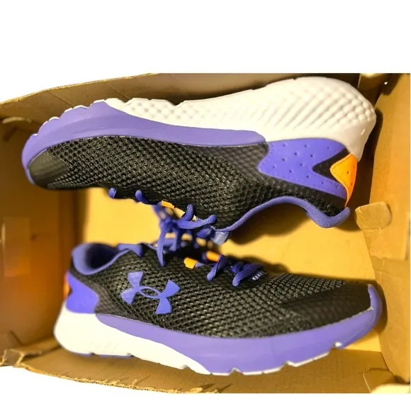 NEW Under Armour GGS Charged Rogue - Black and Purple Size Y6/ Women’s 7
