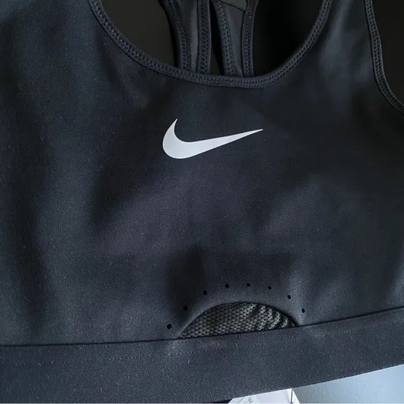 NIKE Swoosh High-Support Non-Padded Adjustable Sports Bra