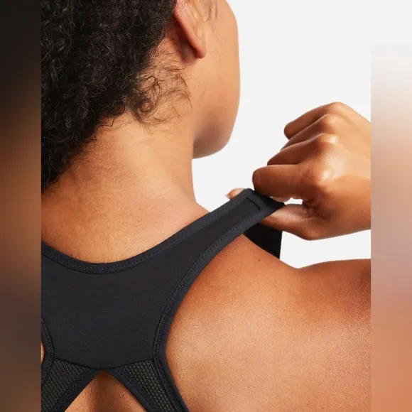 NIKE Swoosh High-Support Non-Padded Adjustable Sports Bra