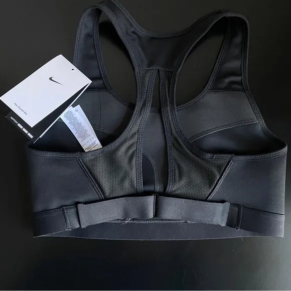 NIKE Swoosh High-Support Non-Padded Adjustable Sports Bra