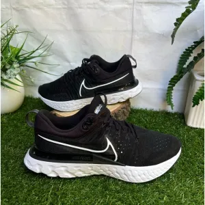 Nike🔴React Infinity Running shoe womens size 11black and white gently used